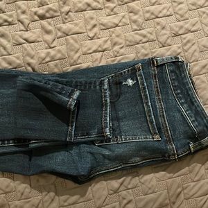 US 4 long super distressed American eagle jean